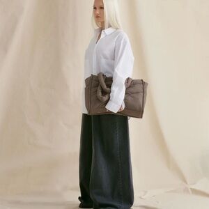 Th Drift Tote in Butter